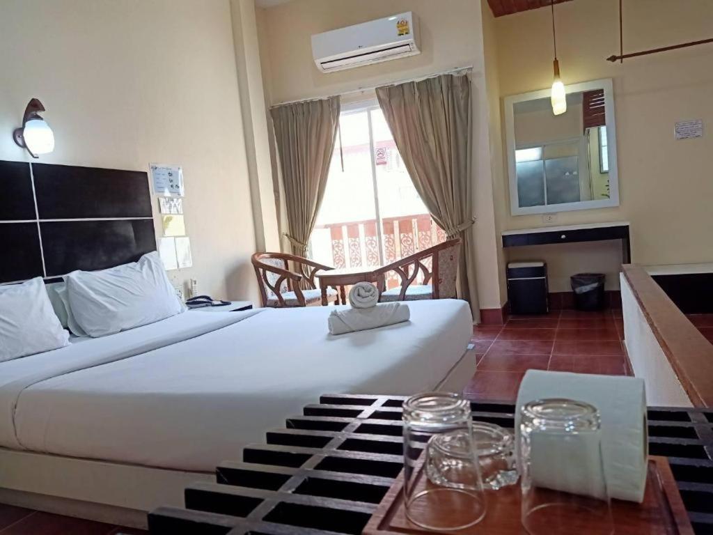V.Hotel & Resort Hat Yai Esterno foto