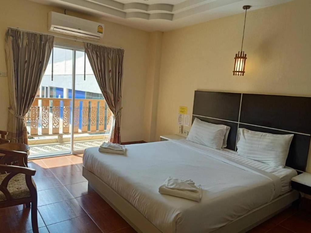 V.Hotel & Resort Hat Yai Esterno foto